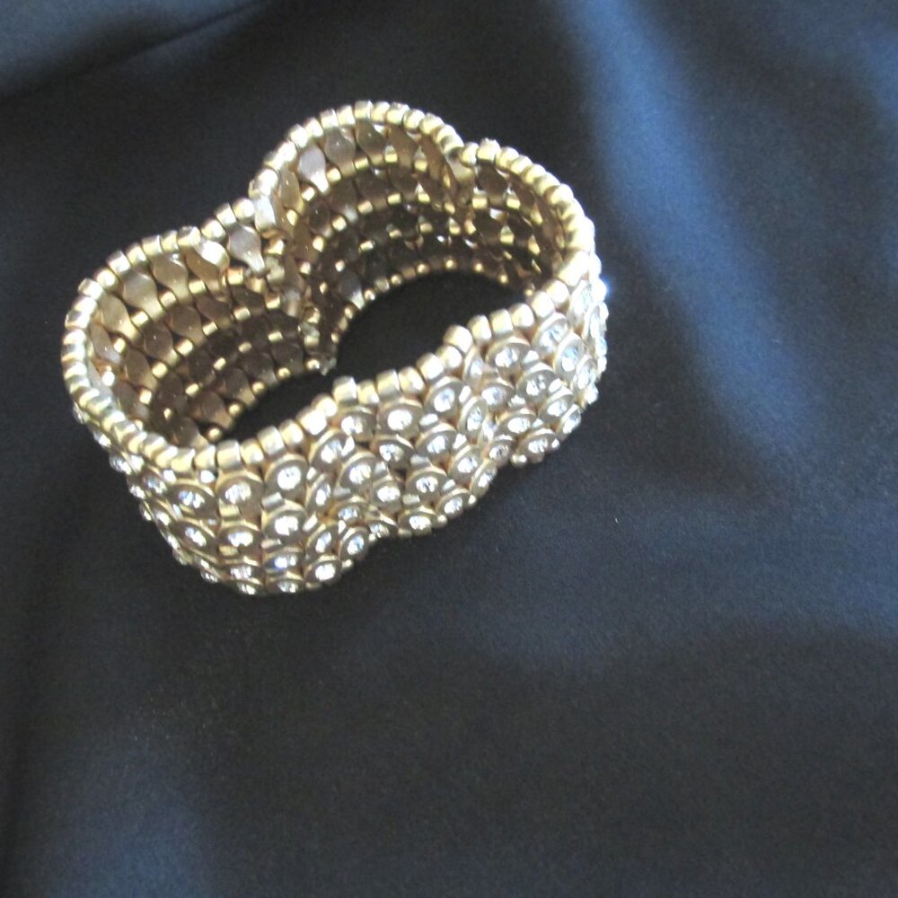 gold metal bracelet - Picture 3 of 3